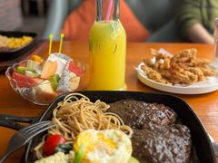 -豪客嘉族·麦尼顿西餐厅(乐福天下店)