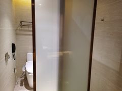 -皇马海口湾海景酒店(万绿园秀英港店)