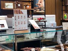 面包甜点陈列柜-Laderach 莱德拉(上海环贸iapm店)