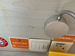 -7天酒店(长沙岳麓山阜埠河地铁站店)