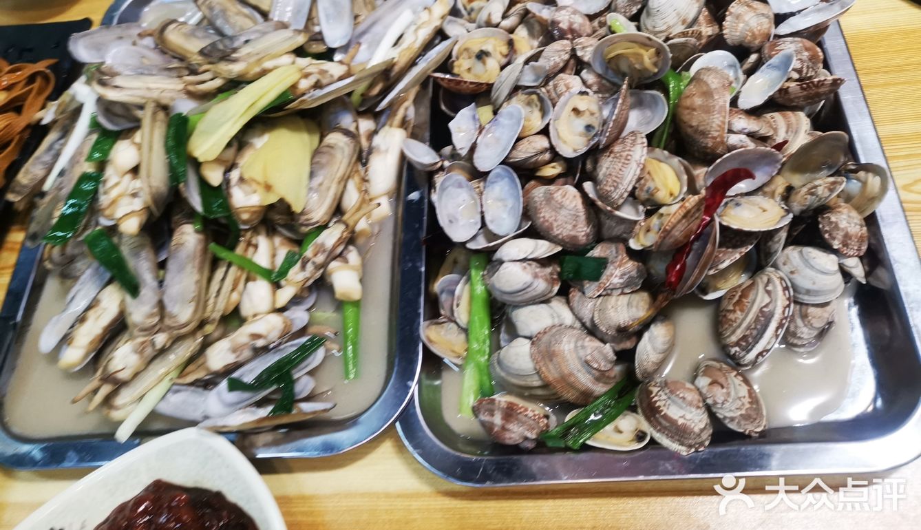 提议加一点豆瓣酱回锅，结果放了泡椒含量大的调料