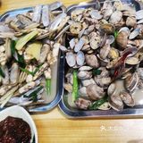 提议加一点豆瓣酱回锅，结果放了泡椒含量大的调料