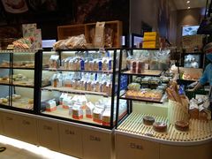 面包甜点陈列柜-盒马鲜生(红莲店)