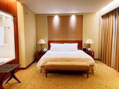 -汕尾巴黎半岛酒店