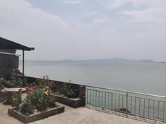 -湖边饭店
