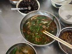 小碗瘦肉-正宗杨记普洱酸醋米线(总店)
