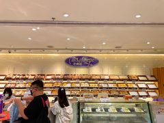 面包甜点陈列柜-老佛爷饼店