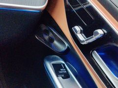 -上海星瀚奔驰4S店(红柳路店)