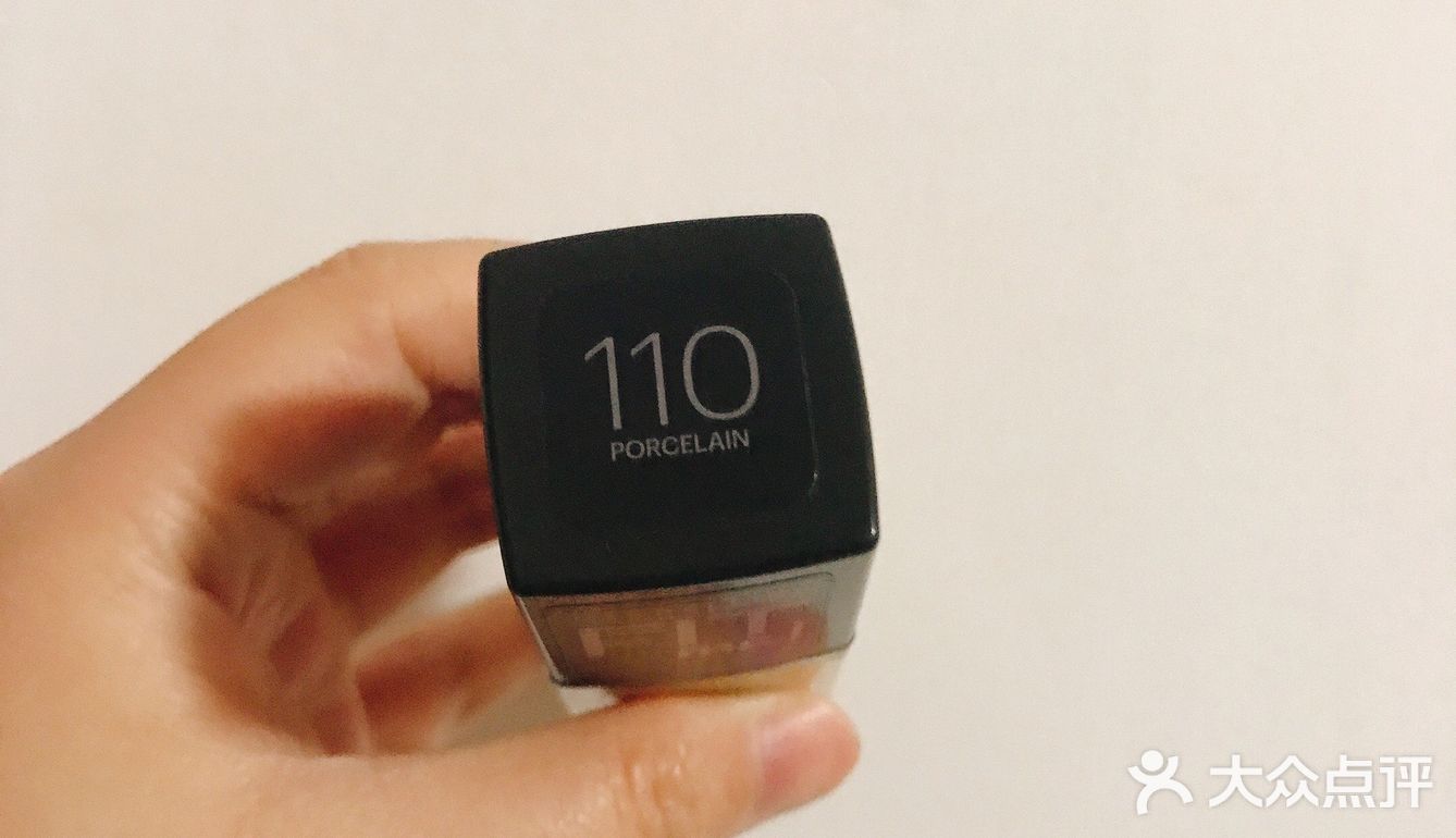 me粉底液,色号110是比较自然的色号,不会假白