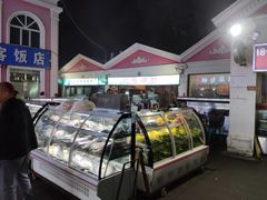 -布尔津河堤夜市
