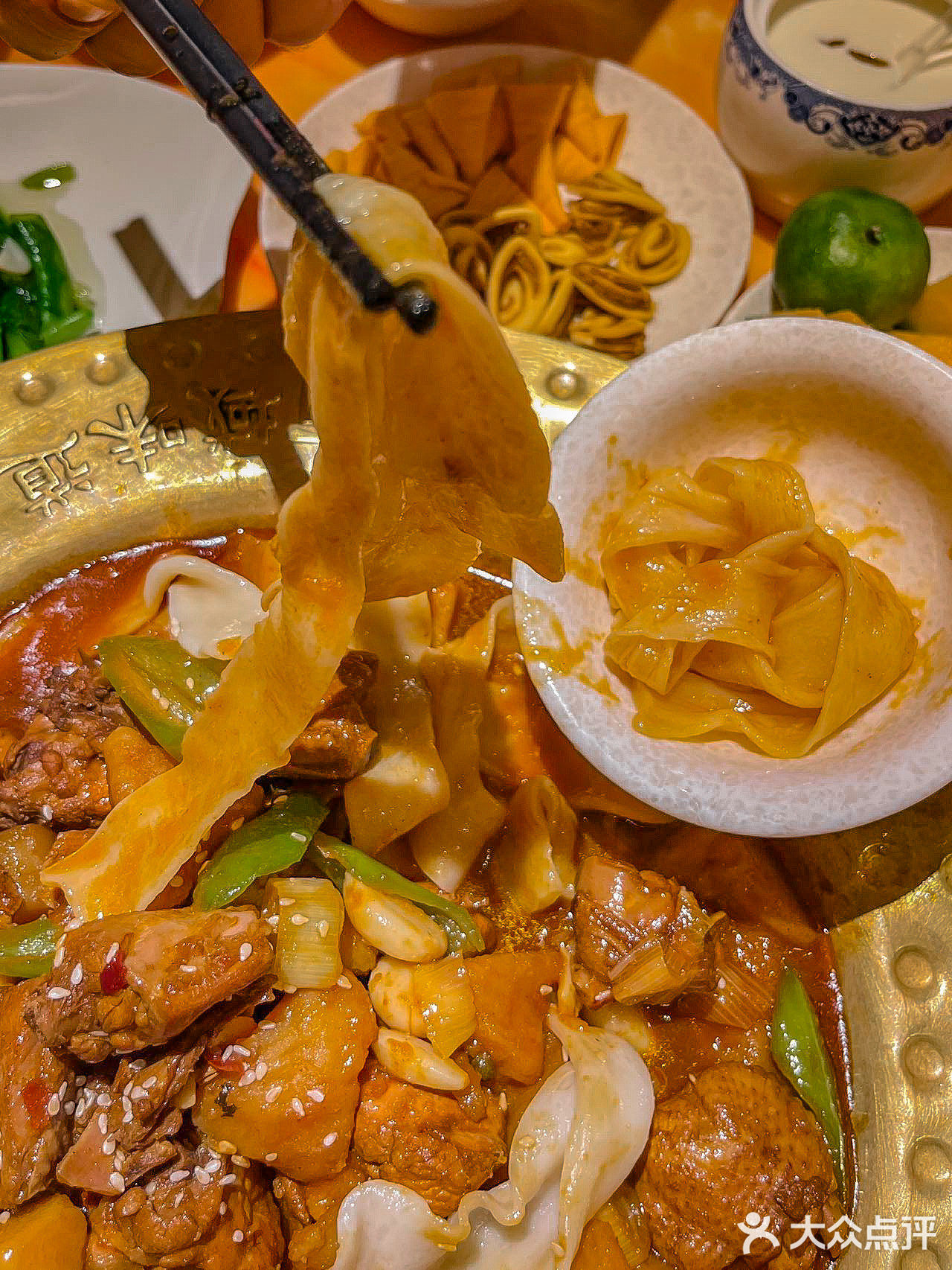 哦莫不敢相信，这家新疆菜餐厅百元内双人餐吃到饱！