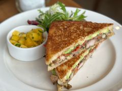 -ROAST coffee & eatery