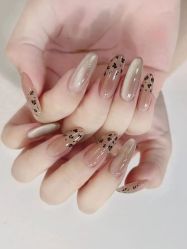 -桃色美甲沙龙