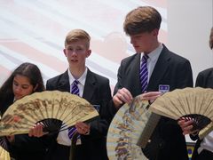 -上海市民办金苹果学校