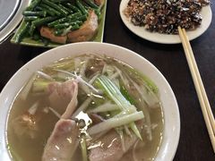 -金卯白肉罩火烧