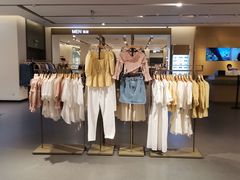 -URBAN REVIVO(济南领秀城贵和购物中心店)
