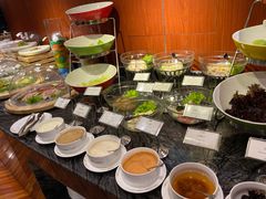自助调料区-汇泉王朝大饭店-旋转餐厅(南海路店)