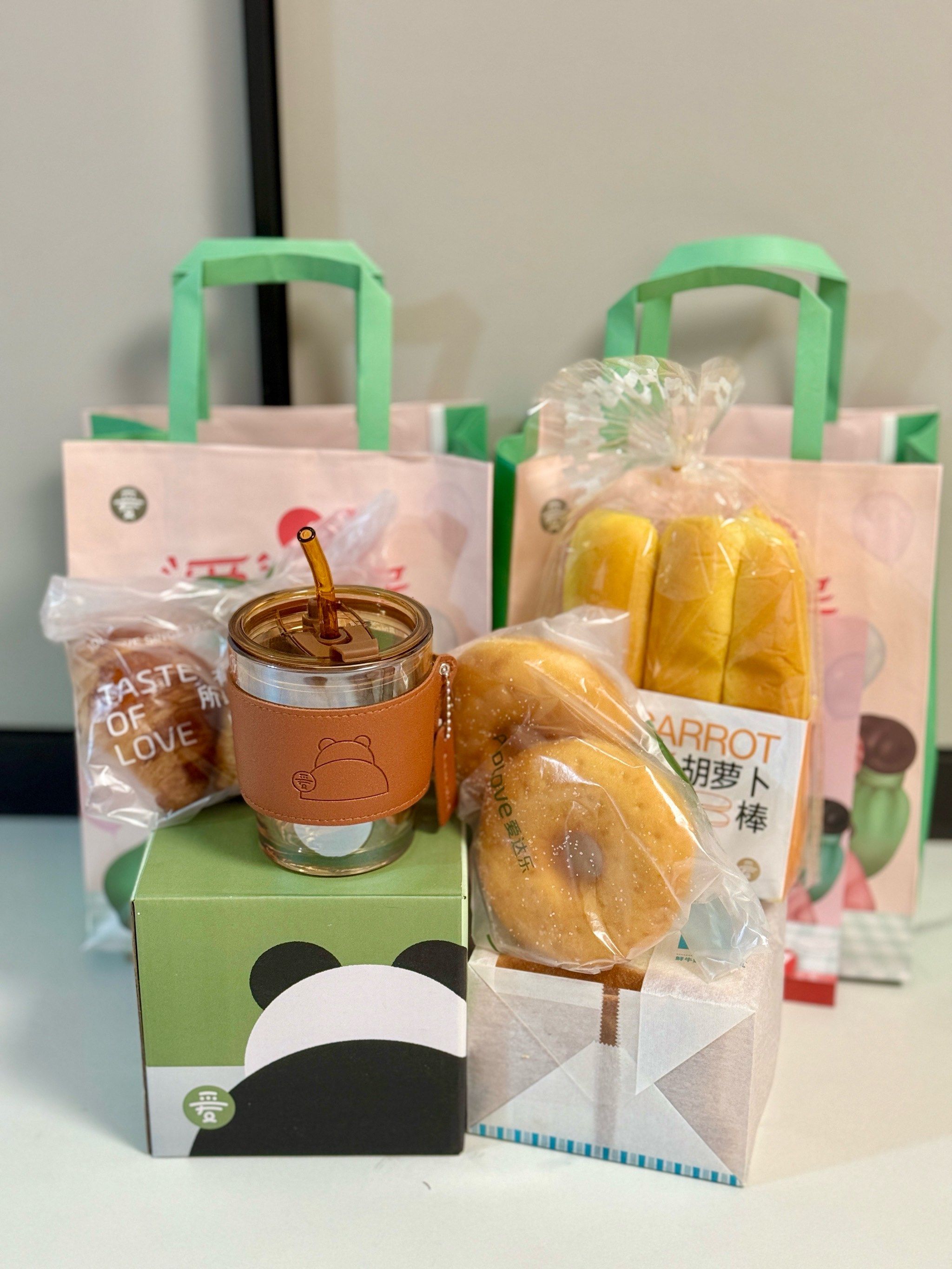 n首先》爱达乐的产品种类丰富,口味独特,品质卓越,让我们在品尝美食