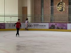 -冰纷万象滑冰场(二七万象城店)