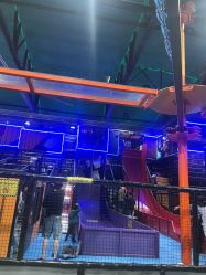-飞吧潮玩运动蹦床游乐场