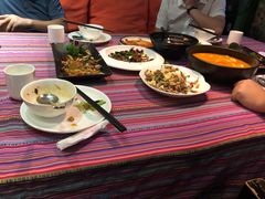 -香巴拉云南餐厅(华莱坞店)