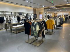 -URBAN REVIVO(济南领秀城贵和购物中心店)