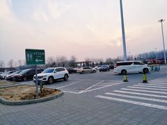 -窦店服务区-停车场