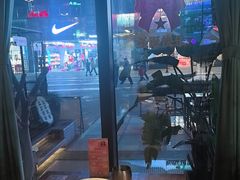 -临界音乐酒馆·小龙虾·江湖菜(华熙LIVE·鱼洞店)