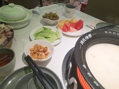 -洪氏嗨捞·广东猪肚鸡·椰子鸡火锅(西咸万象城店)
