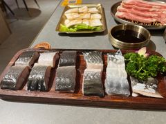 -围炉肉舍•炭烤活鳗•丹东海鲜烤肉(步行街店)