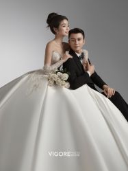 -雪中彩影婚纱摄影·微光艺术中心