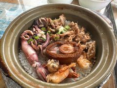 海鲜鲍鱼腊味饭-崖口煲仔饭