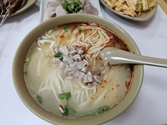 -亮亮面馆(经六路店)