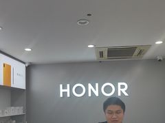 -荣耀授权专卖店(黄浦浙江中路店)