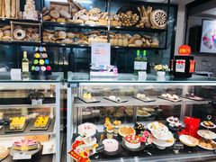 面包甜点陈列柜-欧式面包坊(青岛万象城店)