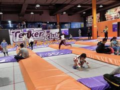 -Tenker Club弹刻极限主题公园 · 蹦床 · 团建 · 生日派对(大关店)