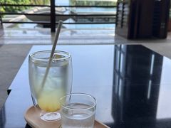 -亚龙湾喜来登·美景台大堂吧