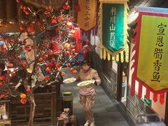-帅巴人舅母子腊蹄民俗村