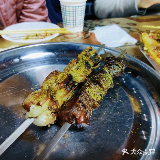 幸福星烤鱼馕坑烤肉店