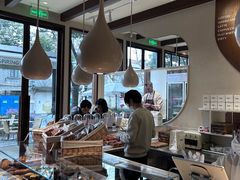 -VERIE BAKEHOUSE