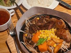 汉堡扒拼熟成牛腹扒-Ufufu cafe(天神巷店)