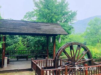 禅意小镇“拈花湾”坐落于无锡马山国家风景名胜区的山水