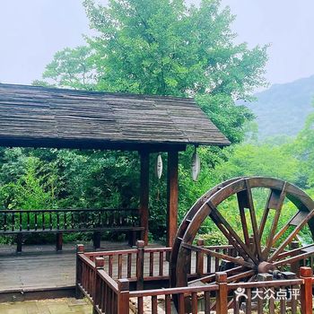 禅意小镇“拈花湾”坐落于无锡马山国家风景名胜区的山水