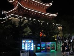 -巴陵广场
