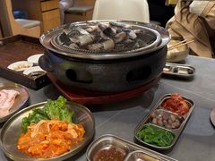 -围炉肉舍•炭烤活鳗•丹东海鲜烤肉(步行街店)