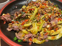 陶坛发酵酸菜炒鲜牛肉-新太二·鲜料川菜(晶耀前滩店)