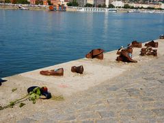 -多瑙河畔鞋履雕塑