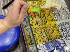-三叶眼镜城批发市场(上海火车站店)
