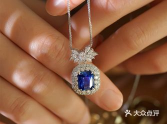 刚玉矿物的宝石品种有红宝石、蓝宝石,它们是世界上公认