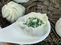 荠菜鲜肉小笼包-曼曼汤包(建国西路店)